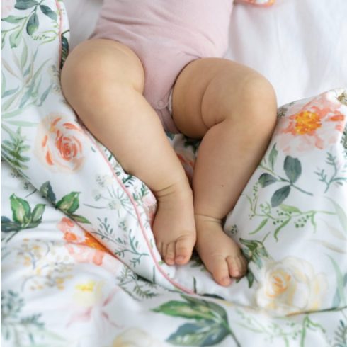 Ágynemű szett nyuszifüles kispárnával paplannal együtt virágok levelek mintás