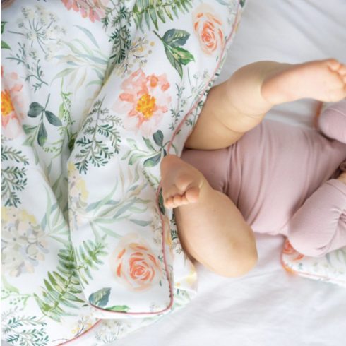 Ágynemű szett nyuszifüles kispárnával paplannal együtt virágok levelek mintás