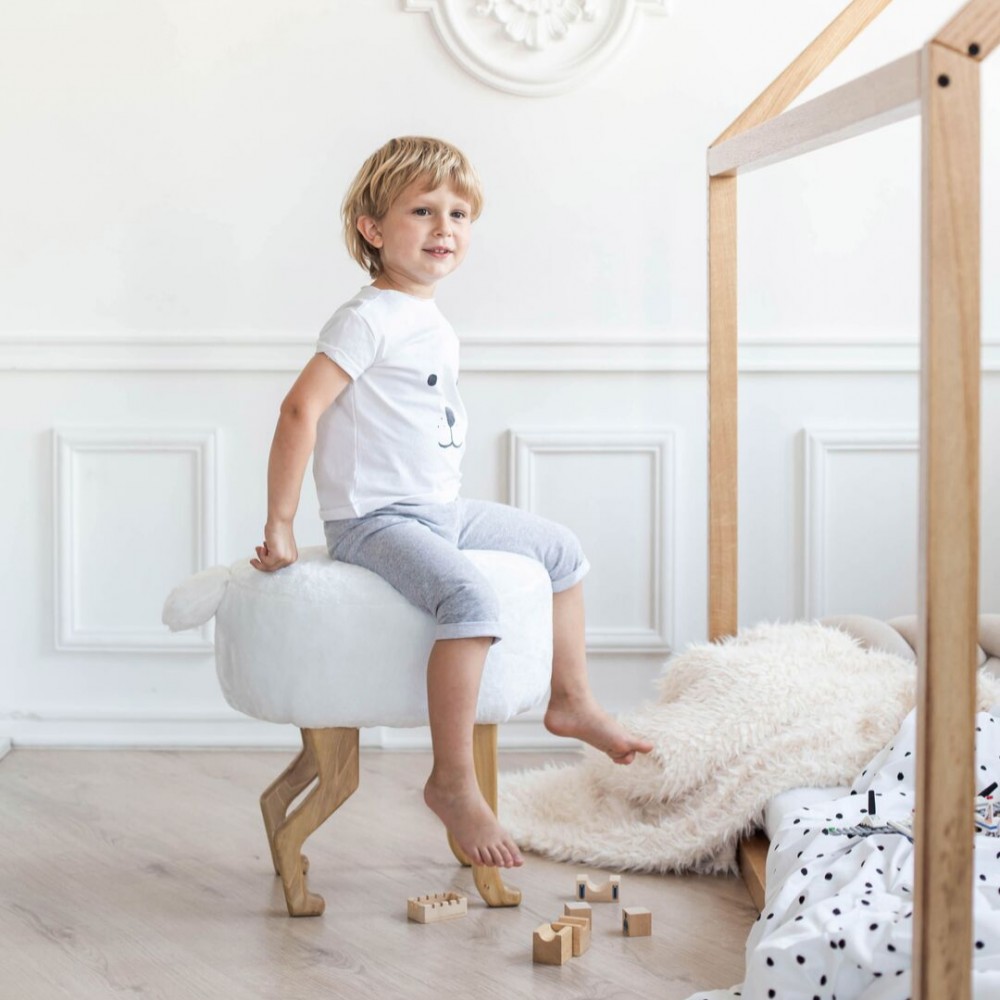 Szőrmés puff gyerek és felnőtt szék fehér montessori gyerekszoba